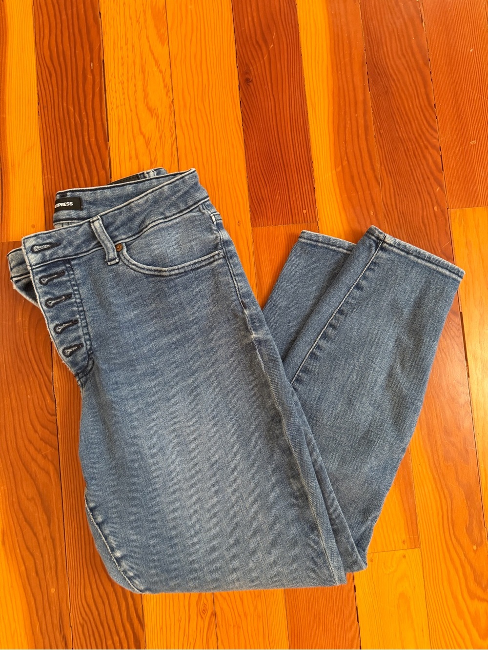 Express Women’s CURVY Skinny Jeans — Medium Blue Wash
